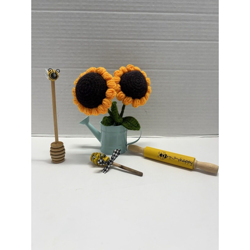 5 Piece Custom Bundle lot Bees Crochet Flowers Decor